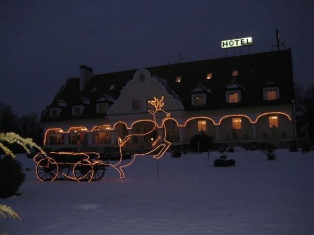 Barokk Hotel Hegyeshalom Exterior foto